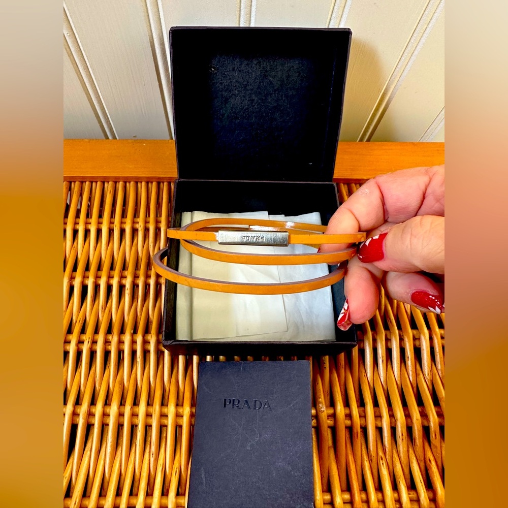🔥🔥Full inclusion Prada leather bracelet
